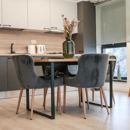 The Next Door Apartaments Bukares Bagian luar foto