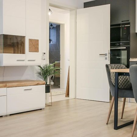 The Next Door Apartaments Bukares Bagian luar foto