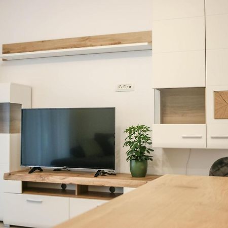 The Next Door Apartaments Bukares Bagian luar foto