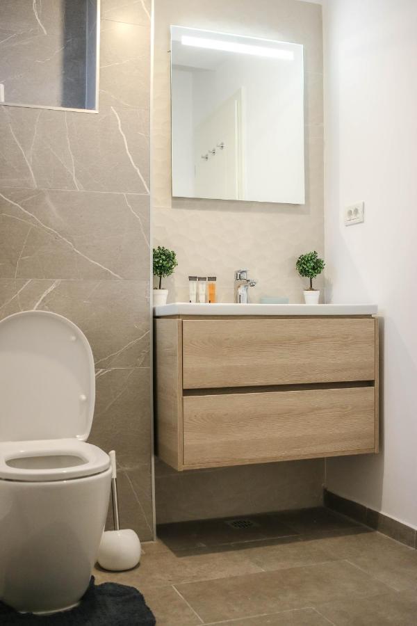The Next Door Apartaments Bukares Bagian luar foto