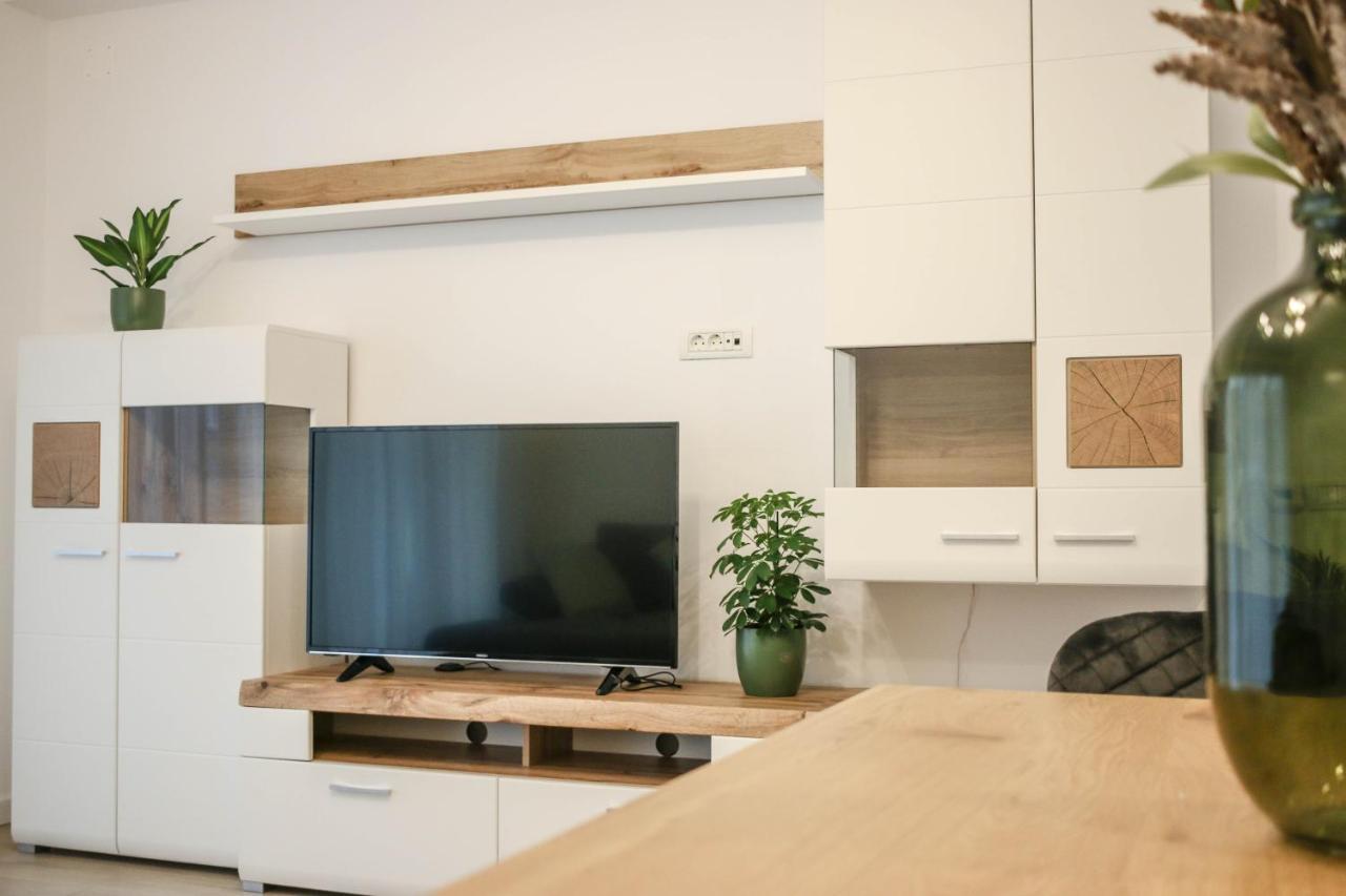 The Next Door Apartaments Bukares Bagian luar foto