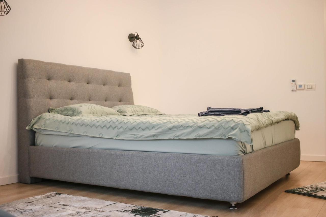 The Next Door Apartaments Bukares Bagian luar foto